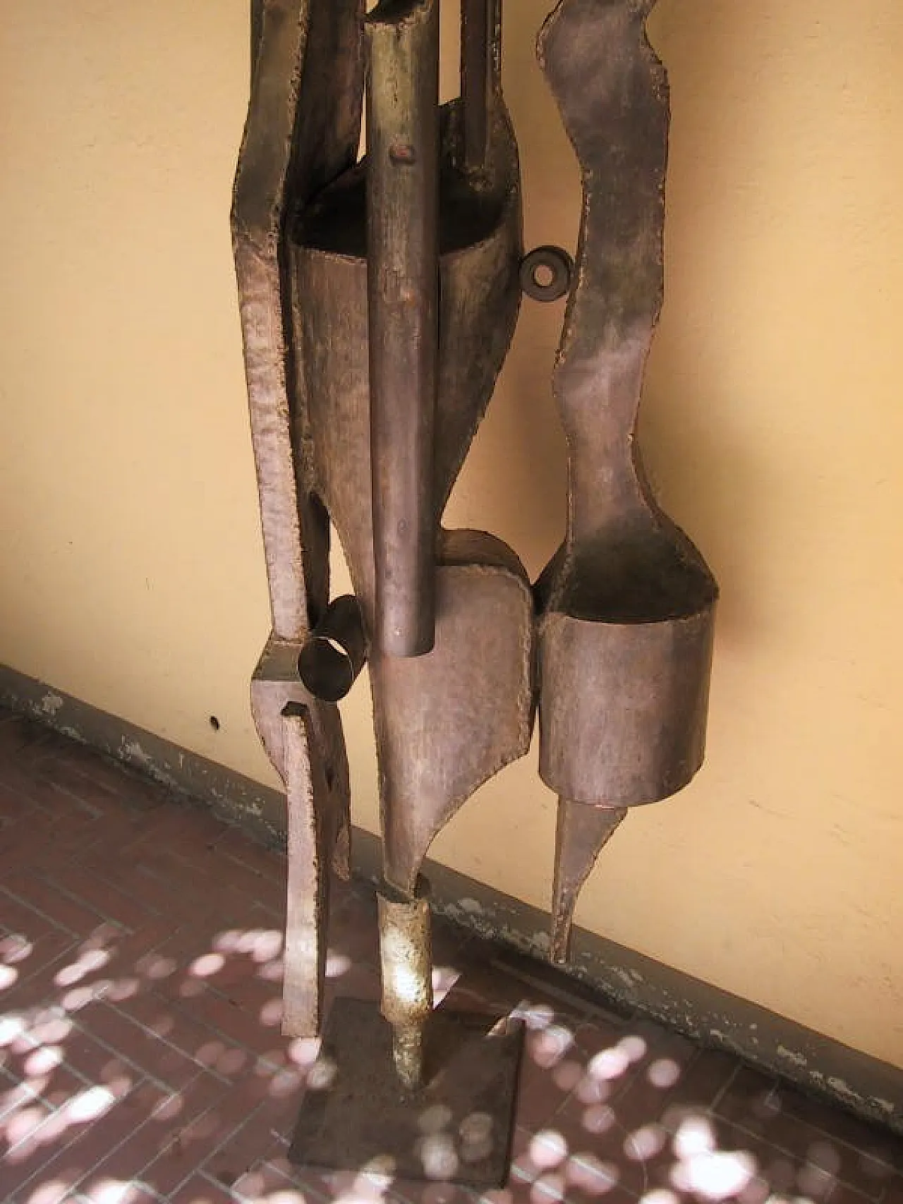 Scultura astratta in ferro di Antonio Saura, anni '60 9