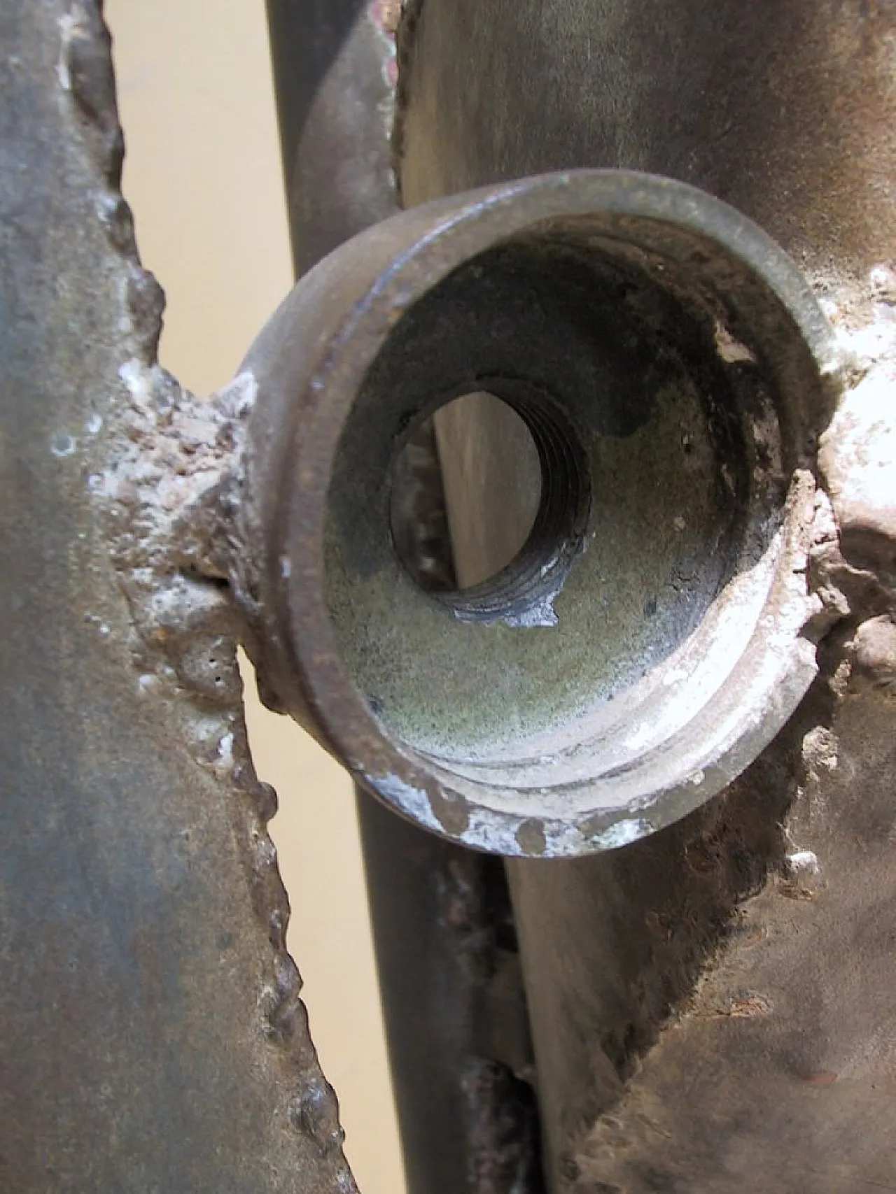 Scultura astratta in ferro di Antonio Saura, anni '60 27