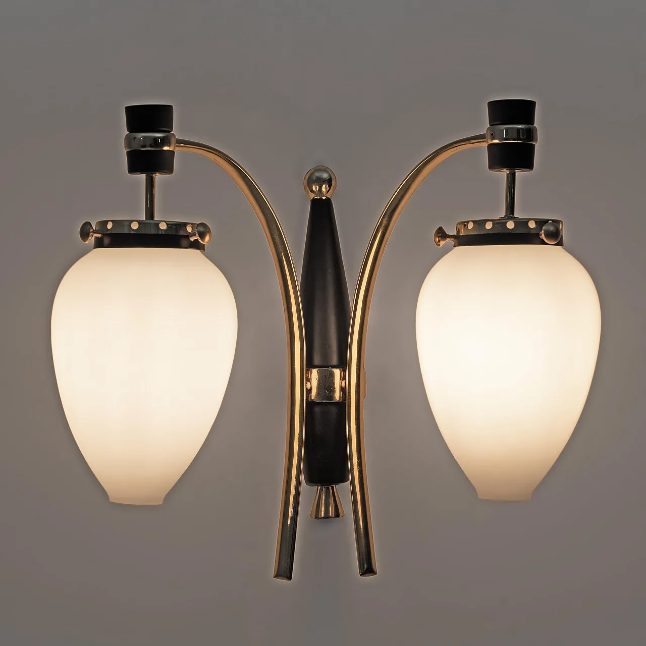 Coppia di applique in ottone e vetro di Stilnovo, anni '50 3