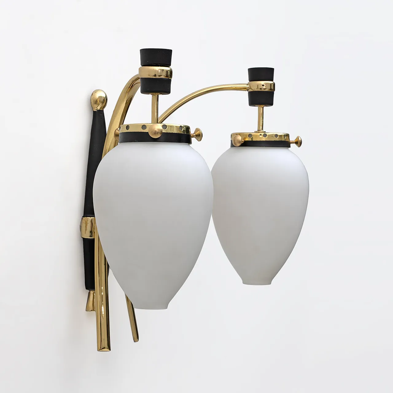 Coppia di applique in ottone e vetro di Stilnovo, anni '50 7