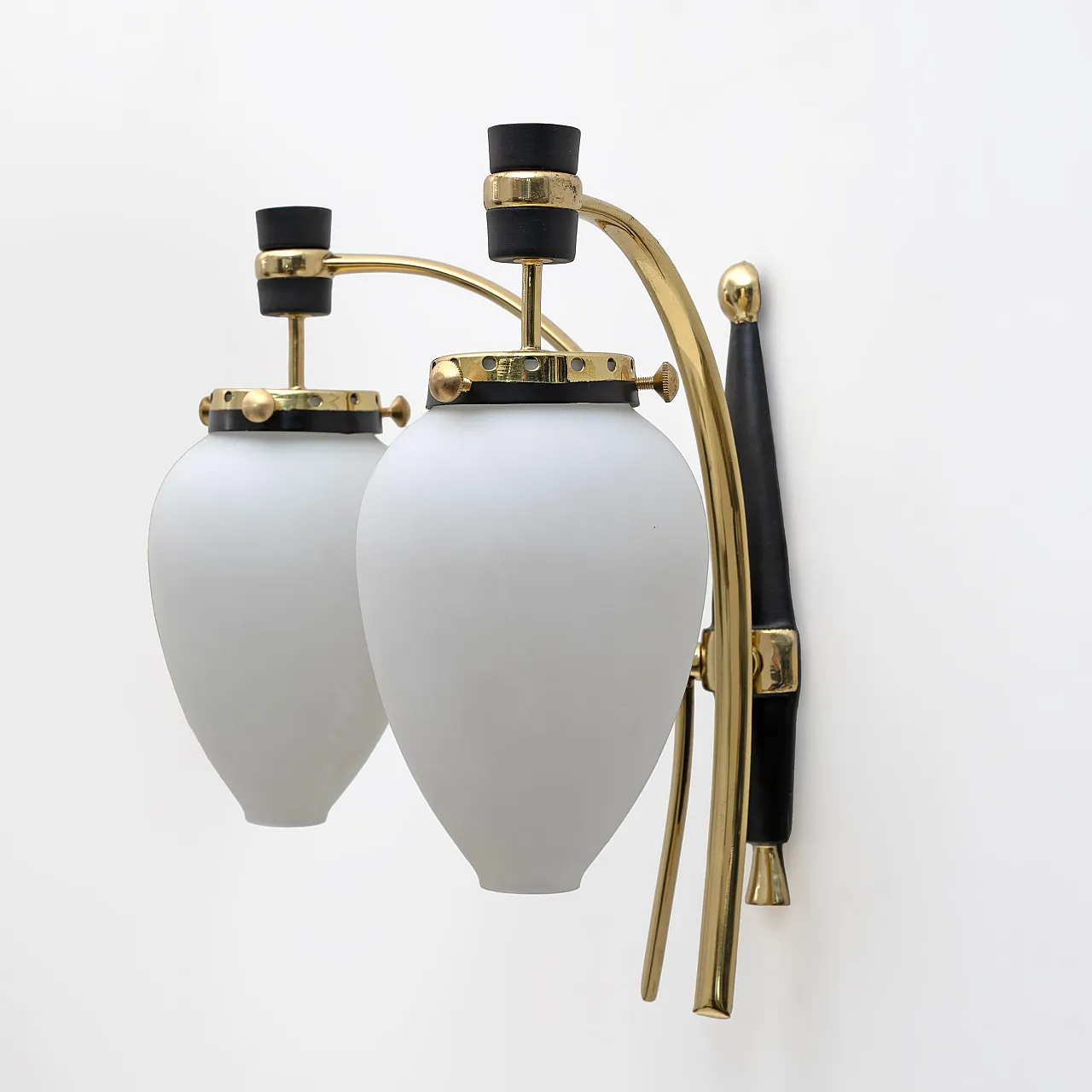 Coppia di applique in ottone e vetro di Stilnovo, anni '50 8