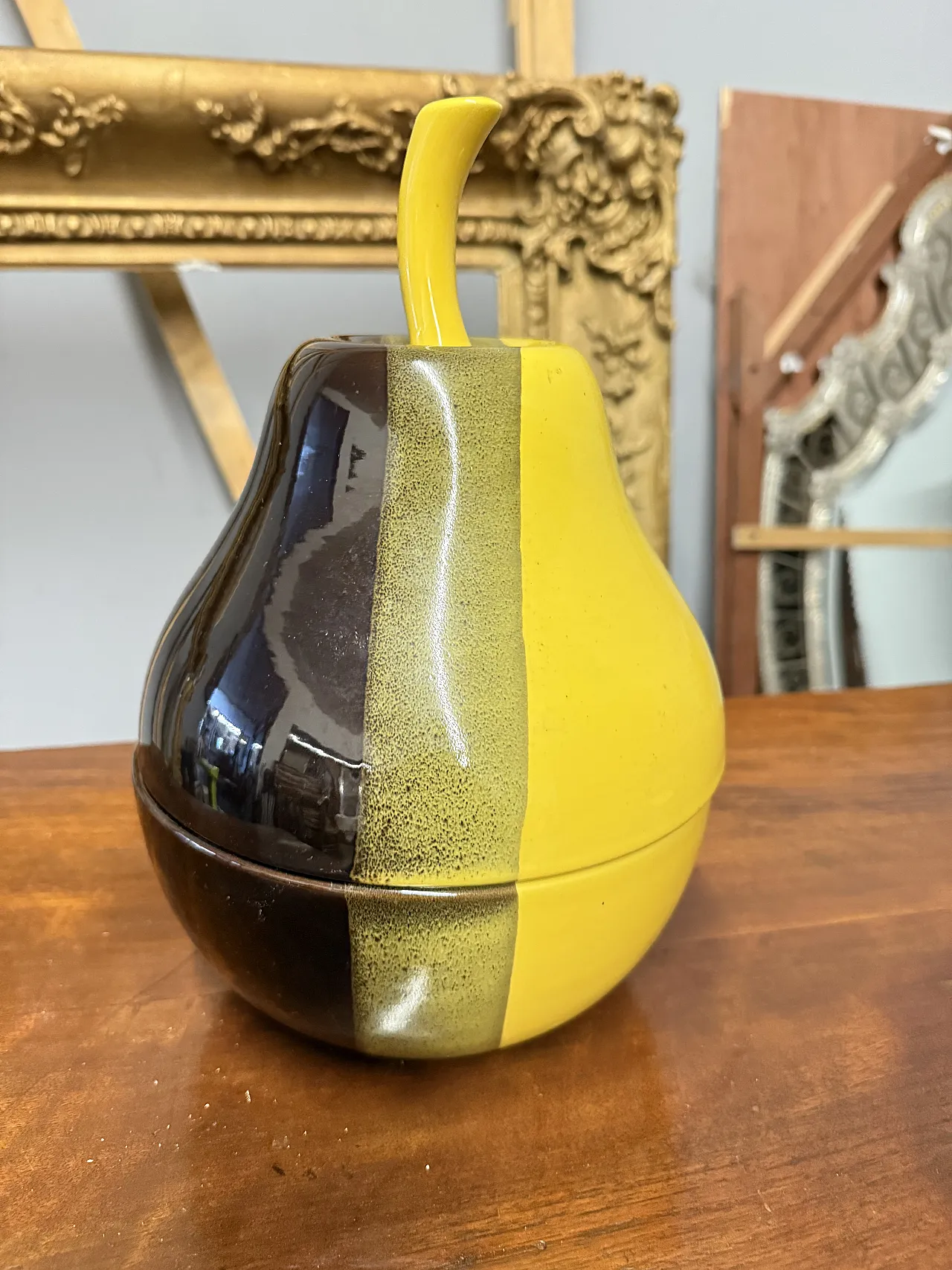 Contenitore a Pera in ceramica nera e gialla, '900 1