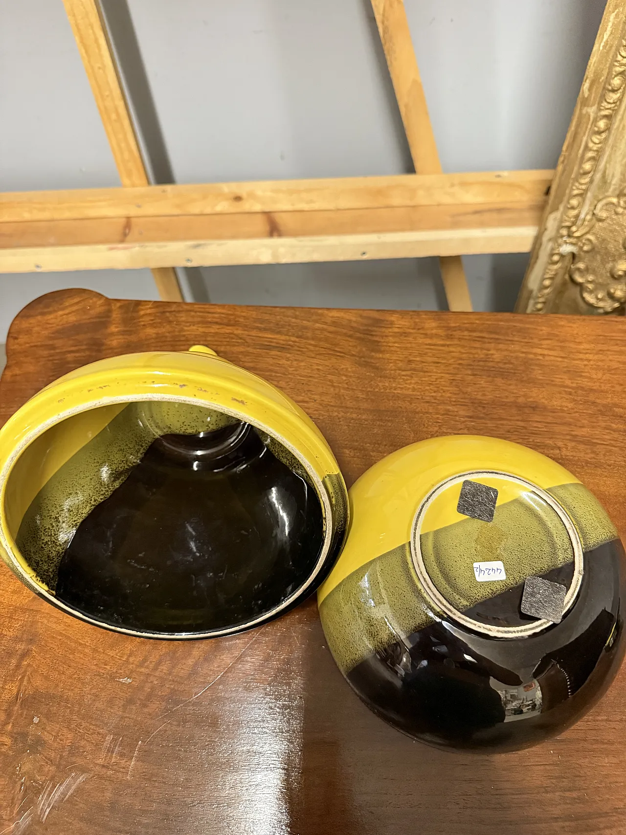 Contenitore a Pera in ceramica nera e gialla, '900 3