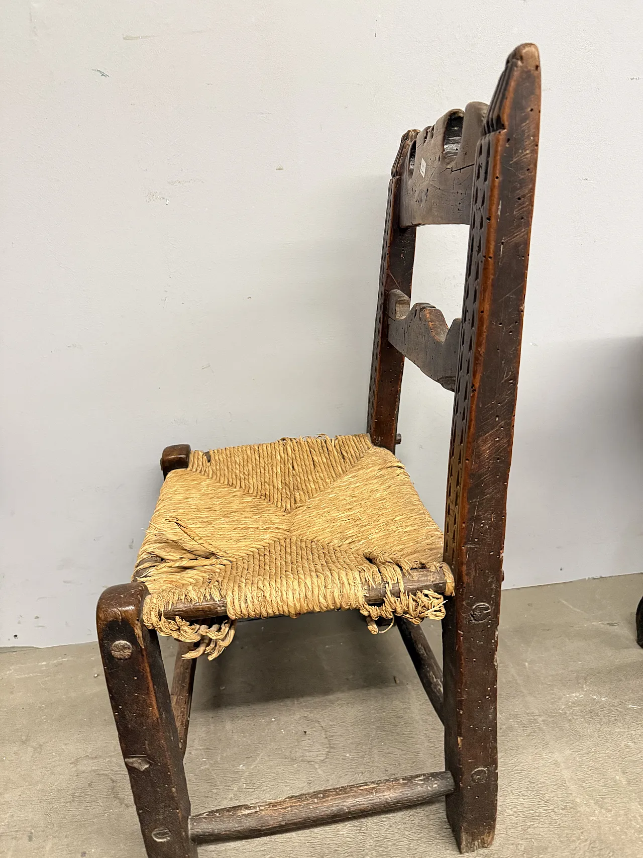 Sedia da bambino in noce e paglia, '600 2