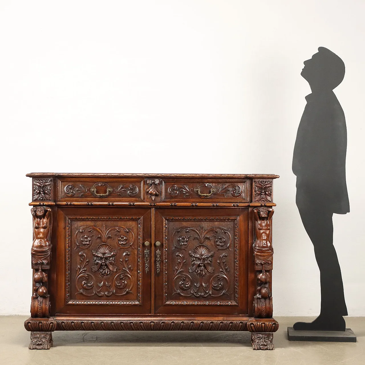 Neo-Renaissance walnut sideboard with carvings, late 19th century 2