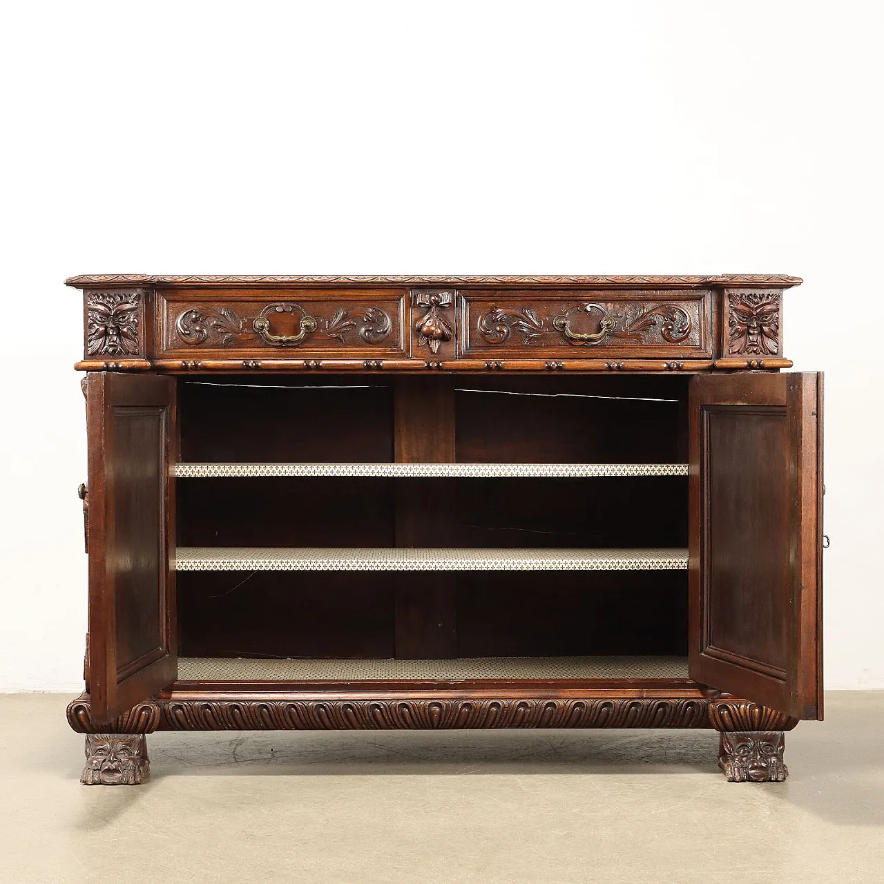 Neo-Renaissance walnut sideboard with carvings, late 19th century 3
