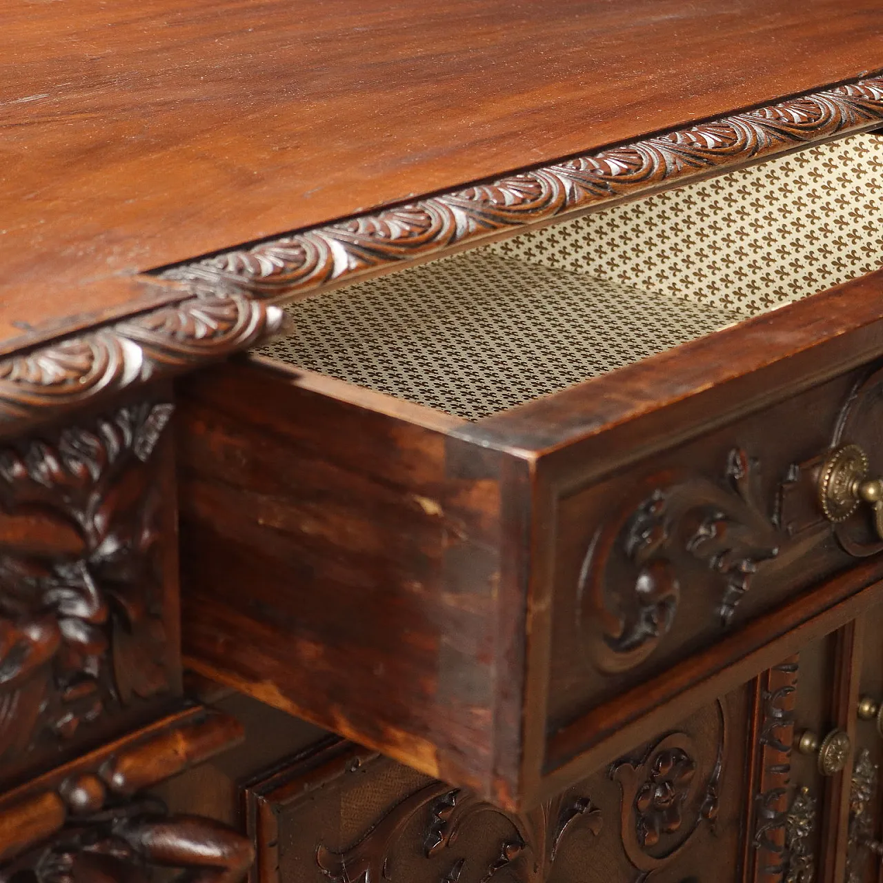 Neo-Renaissance walnut sideboard with carvings, late 19th century 4