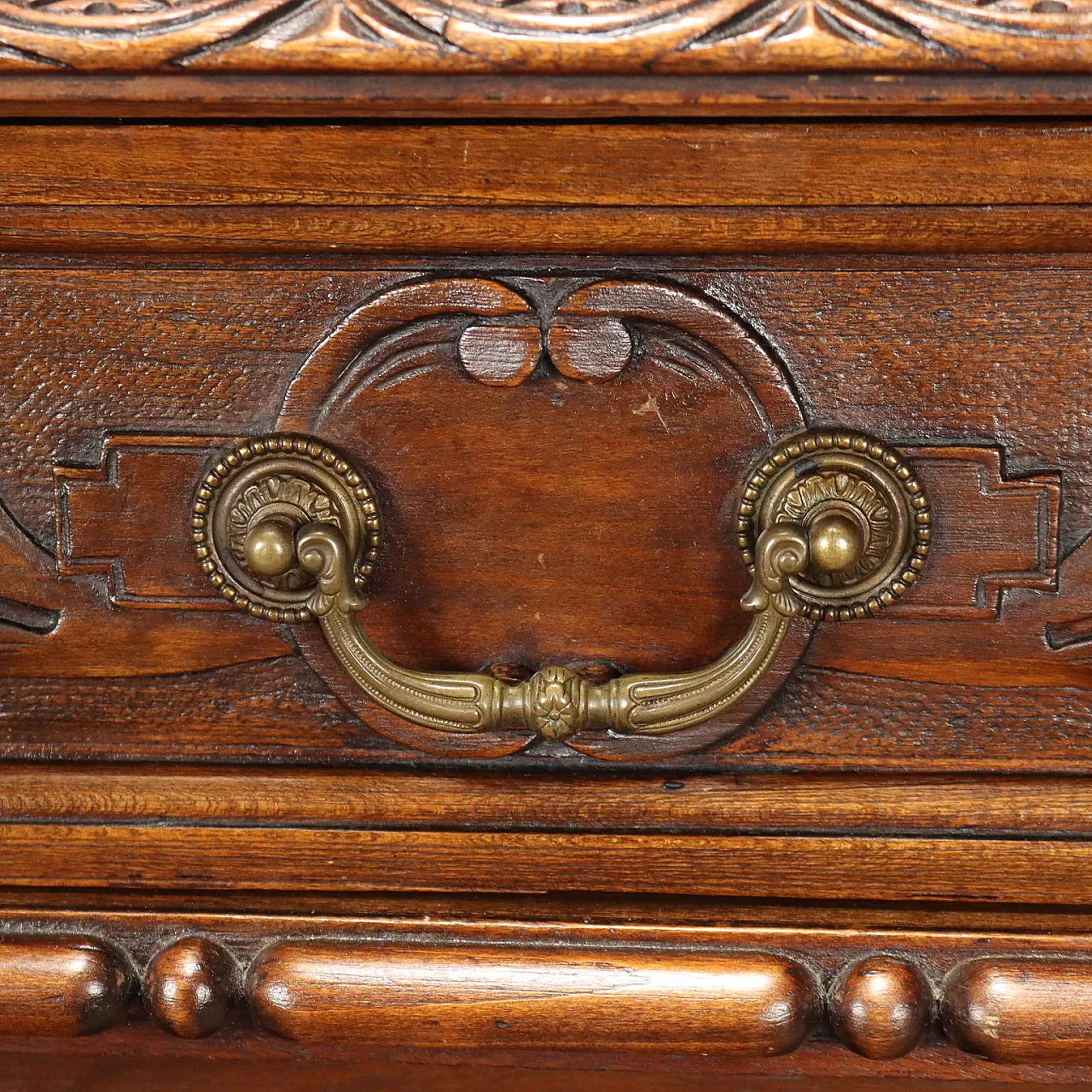 Neo-Renaissance walnut sideboard with carvings, late 19th century 7