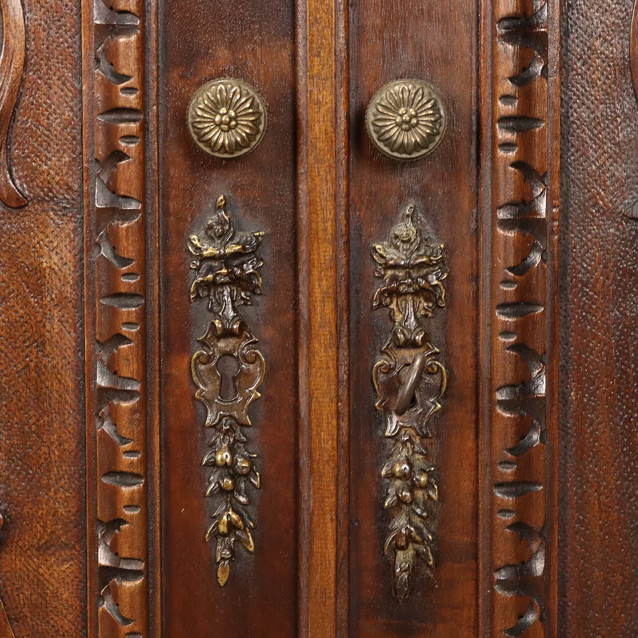 Neo-Renaissance walnut sideboard with carvings, late 19th century 8