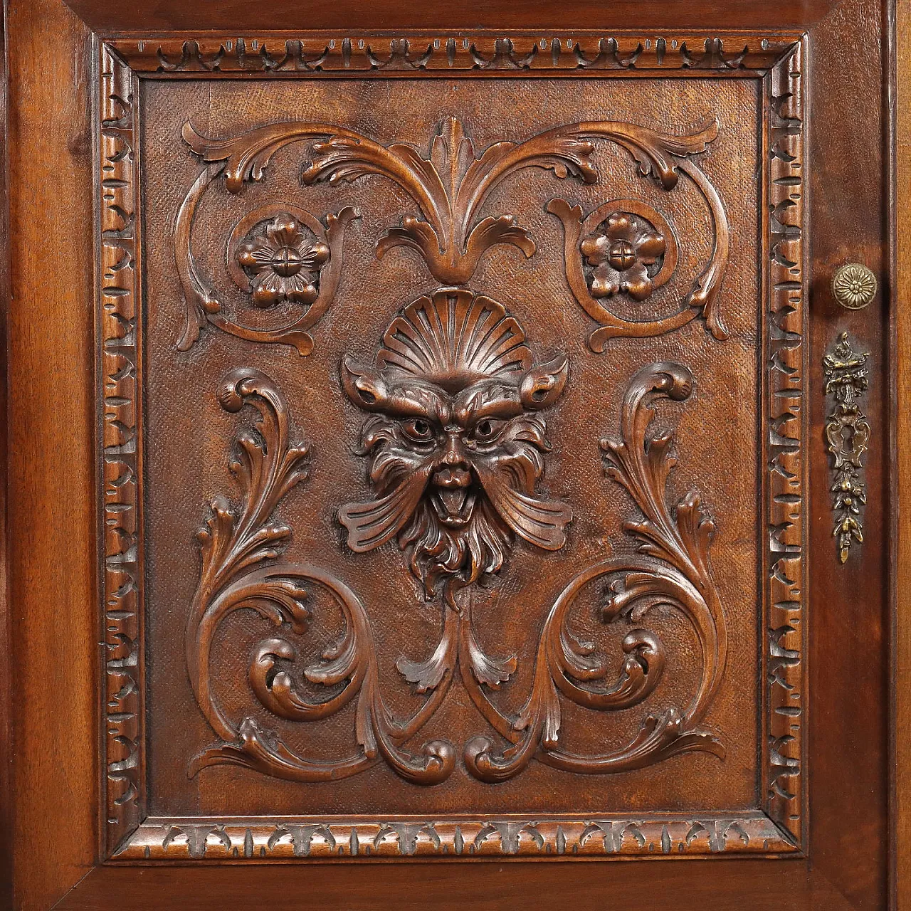 Neo-Renaissance walnut sideboard with carvings, late 19th century 9