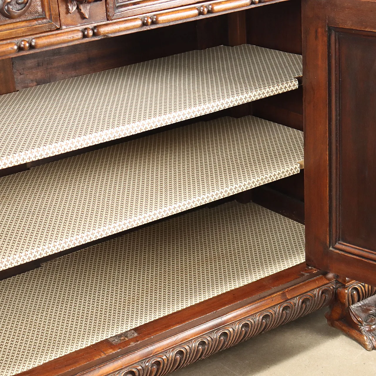 Neo-Renaissance walnut sideboard with carvings, late 19th century 10
