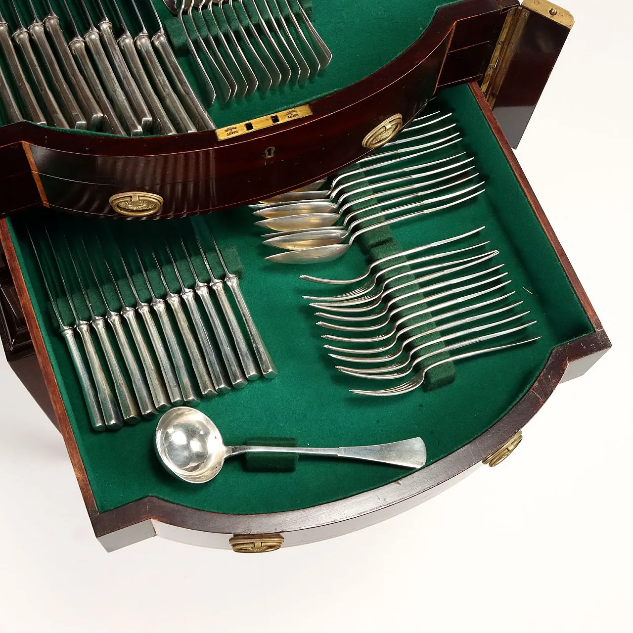 Servizio di posate in argento con mobiletto in mogano, '800 6