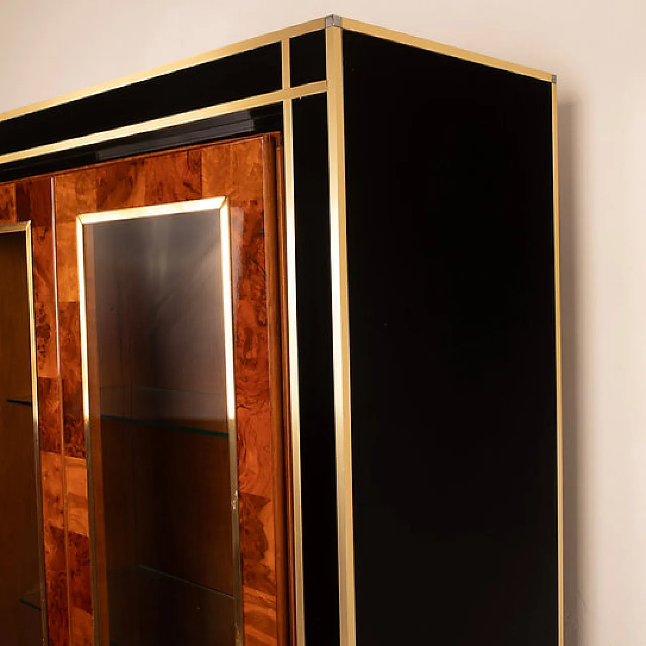 Vetrina in radica di sequoia di Willy Rizzo per Mario Sabot, anni '70 5