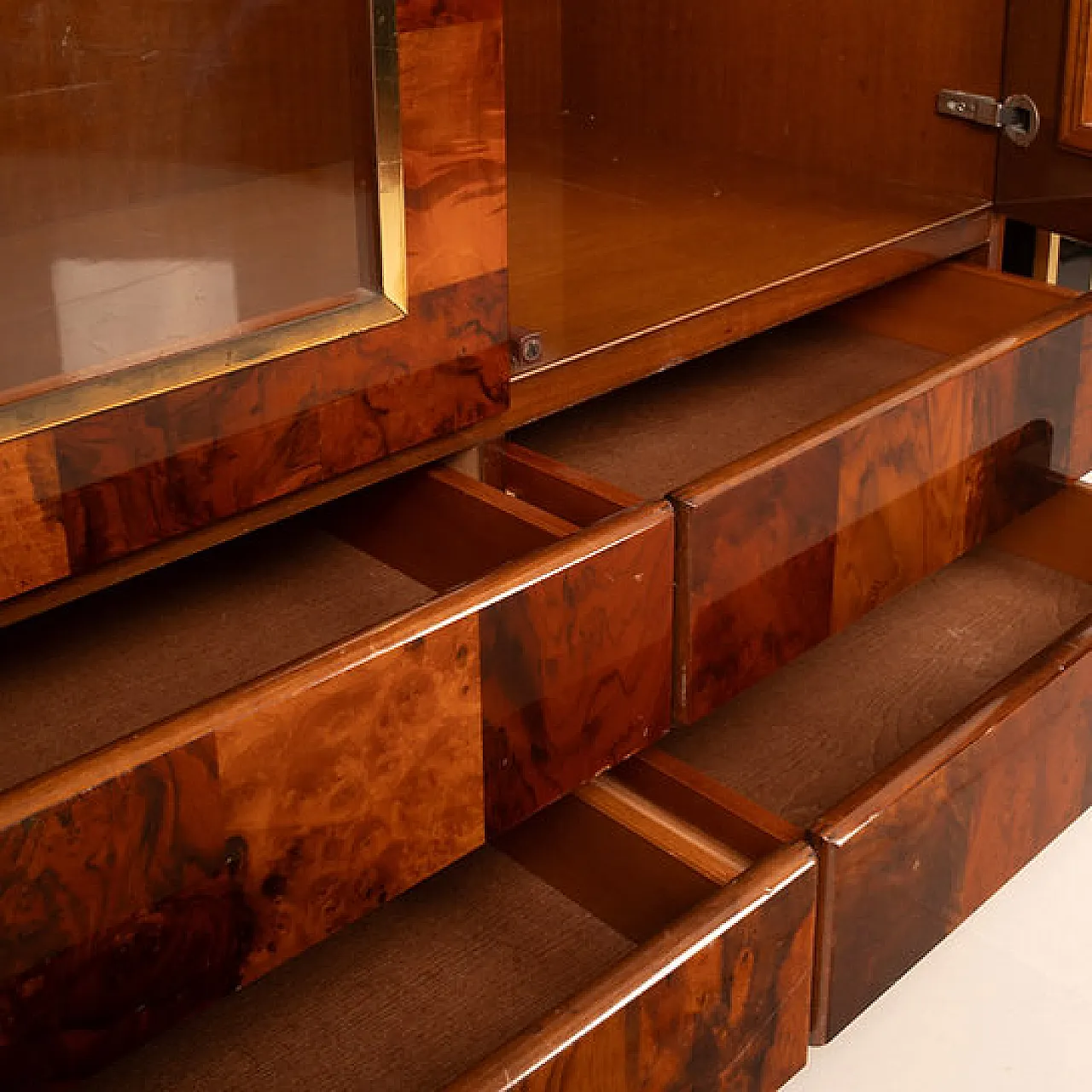 Vetrina in radica di sequoia di Willy Rizzo per Mario Sabot, anni '70 6