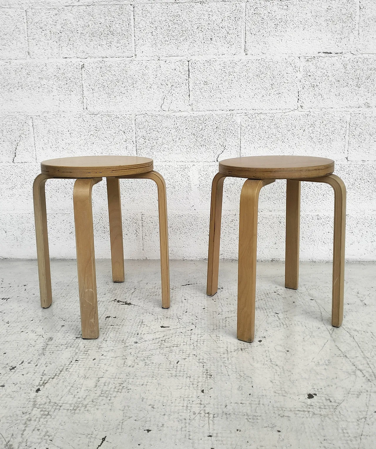 Coppia di sgabelli E60 di Alvar Aalto for Artek, anni '70 2