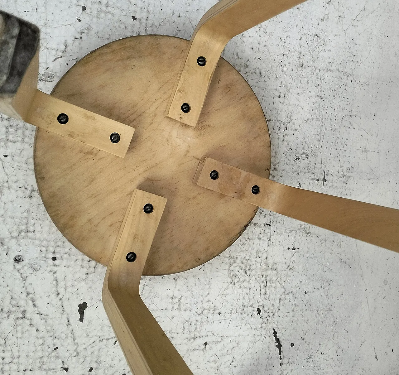 Coppia di sgabelli E60 di Alvar Aalto for Artek, anni '70 5