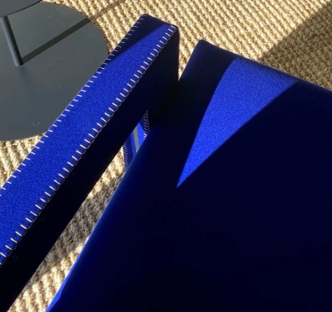 637 Utrecth by Cassina in electric blue wool, 2000s 17