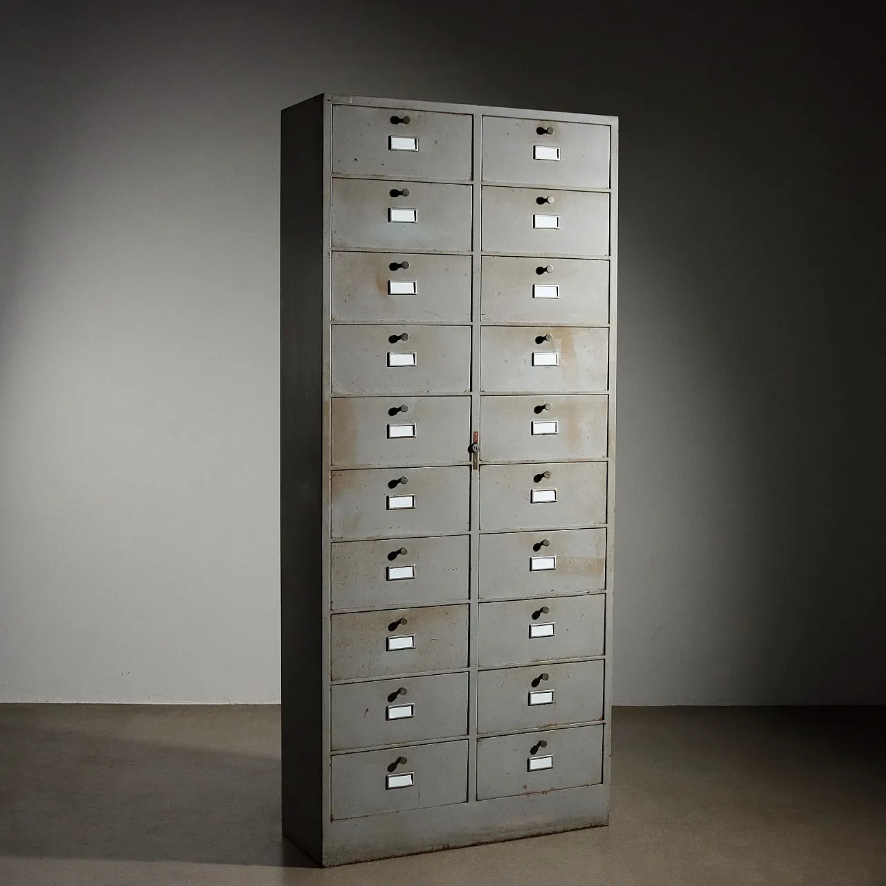 Mobile in stile industriale in metallo smaltato, fine '900 1