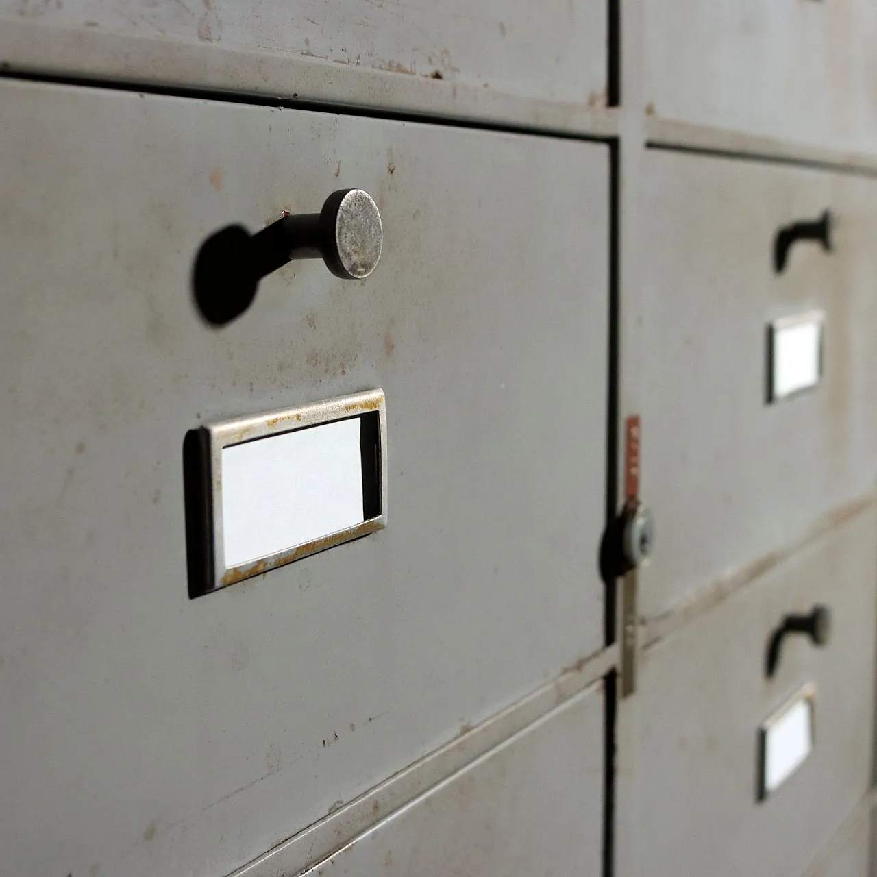 Mobile in stile industriale in metallo smaltato, fine '900 4