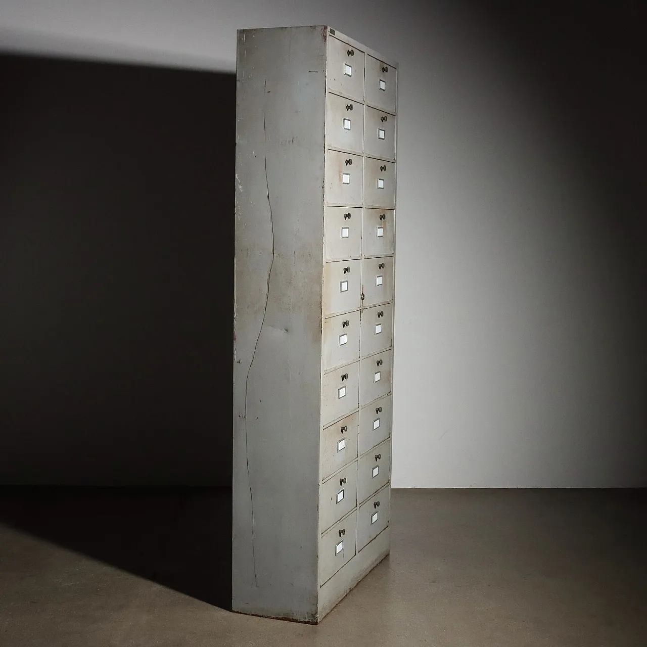 Mobile in stile industriale in metallo smaltato, fine '900 9