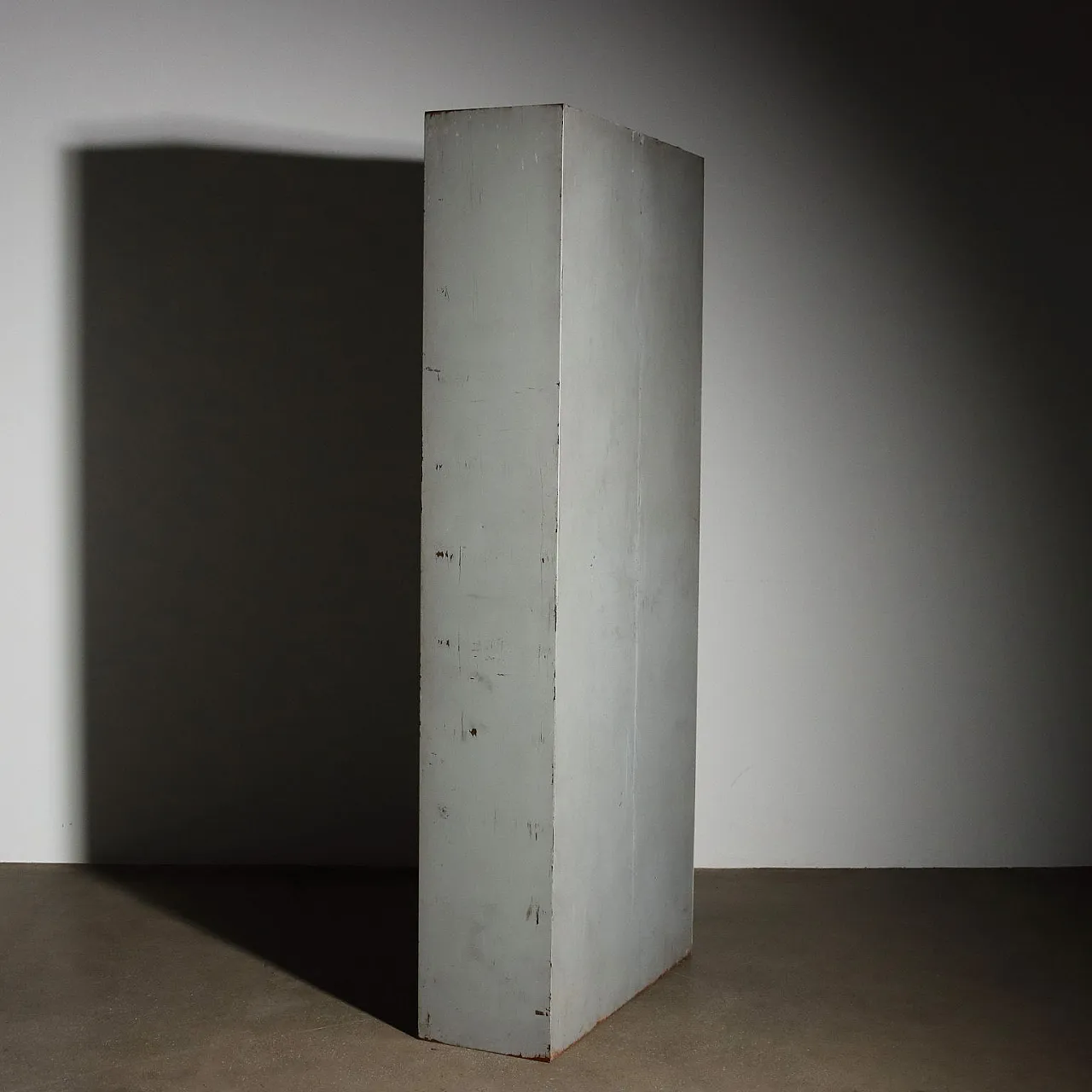 Mobile in stile industriale in metallo smaltato, fine '900 10