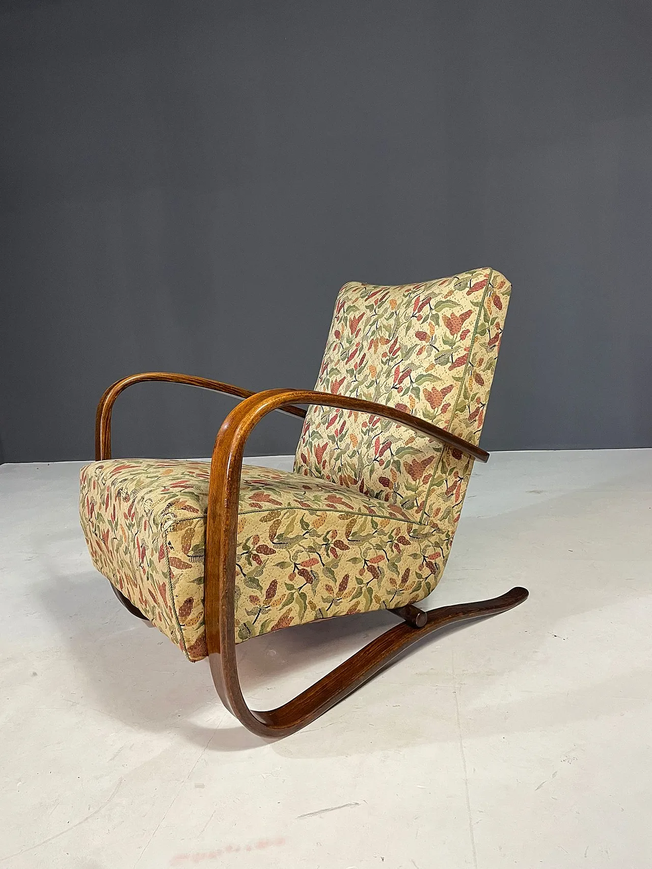 Pair of H269 lounge chairs by Jindřich Halabala, 1930s 6