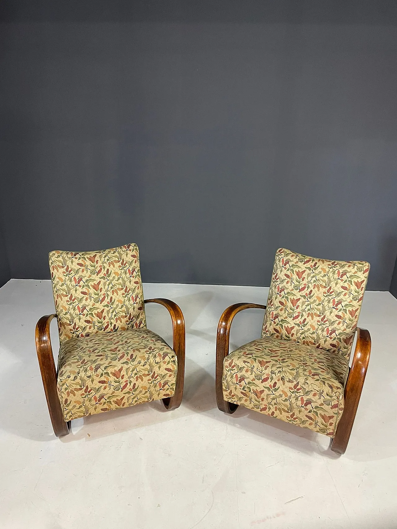 Pair of H269 lounge chairs by Jindřich Halabala, 1930s 7