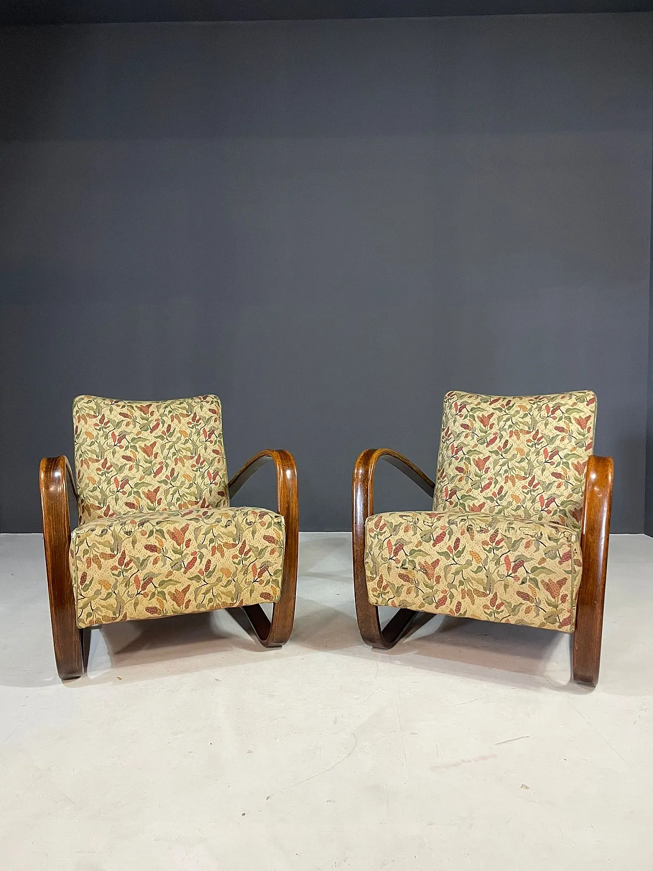 Pair of H269 lounge chairs by Jindřich Halabala, 1930s 8