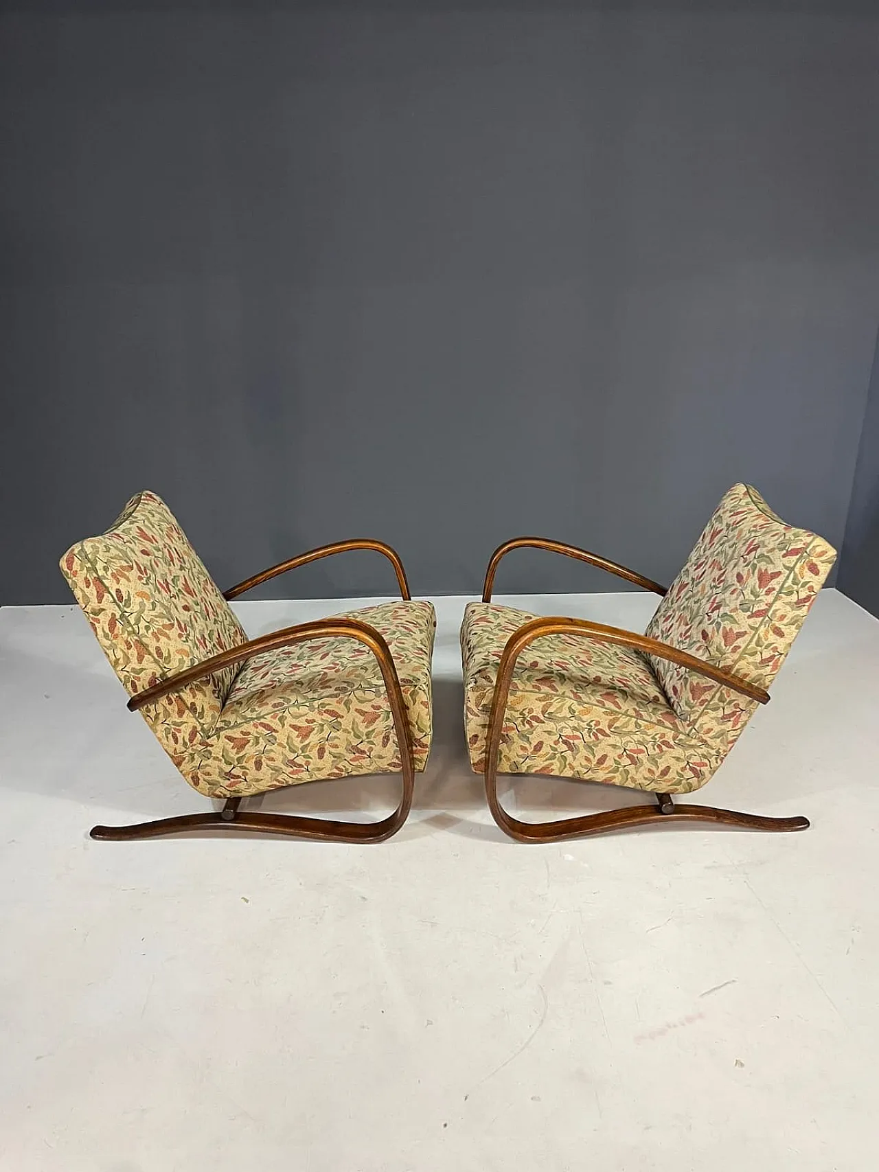 Pair of H269 lounge chairs by Jindřich Halabala, 1930s 9