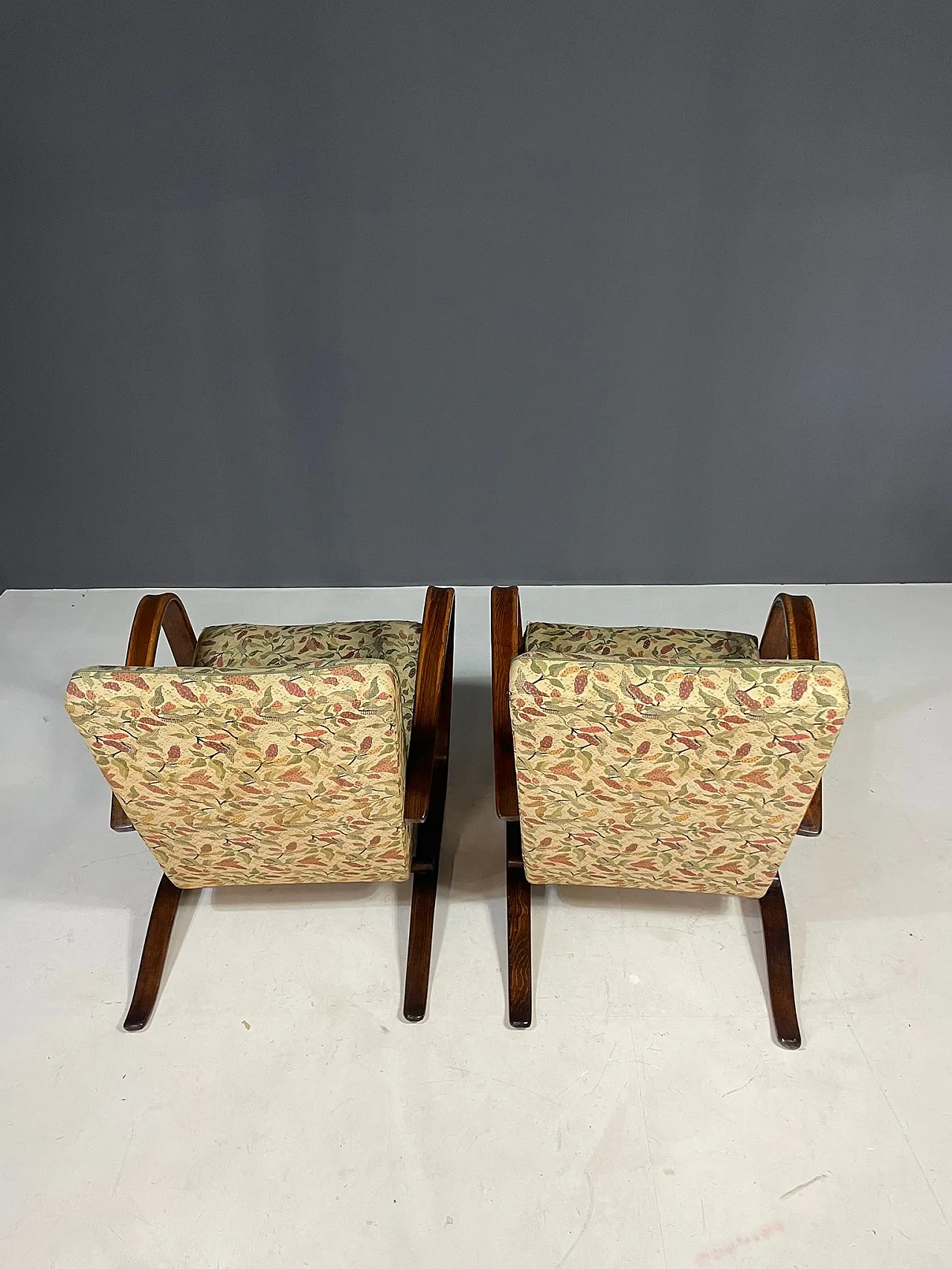Pair of H269 lounge chairs by Jindřich Halabala, 1930s 10