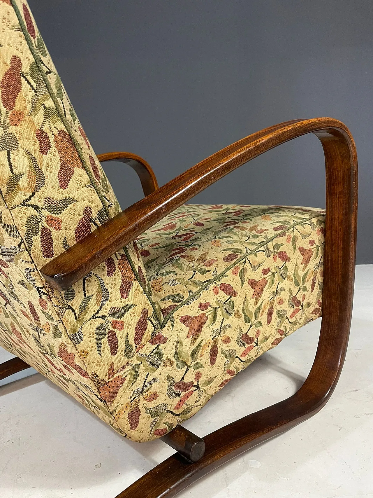 Pair of H269 lounge chairs by Jindřich Halabala, 1930s 11