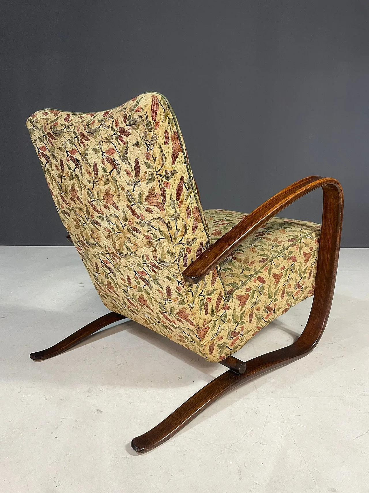 Pair of H269 lounge chairs by Jindřich Halabala, 1930s 13