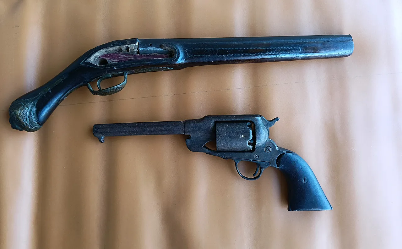 Pair of guns reproduction, 60s 2