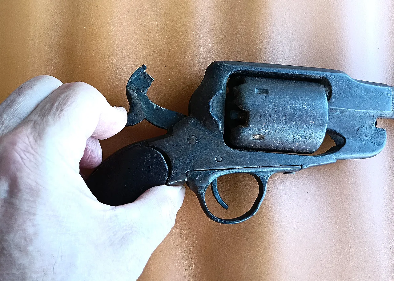 Pair of guns reproduction, 60s 24