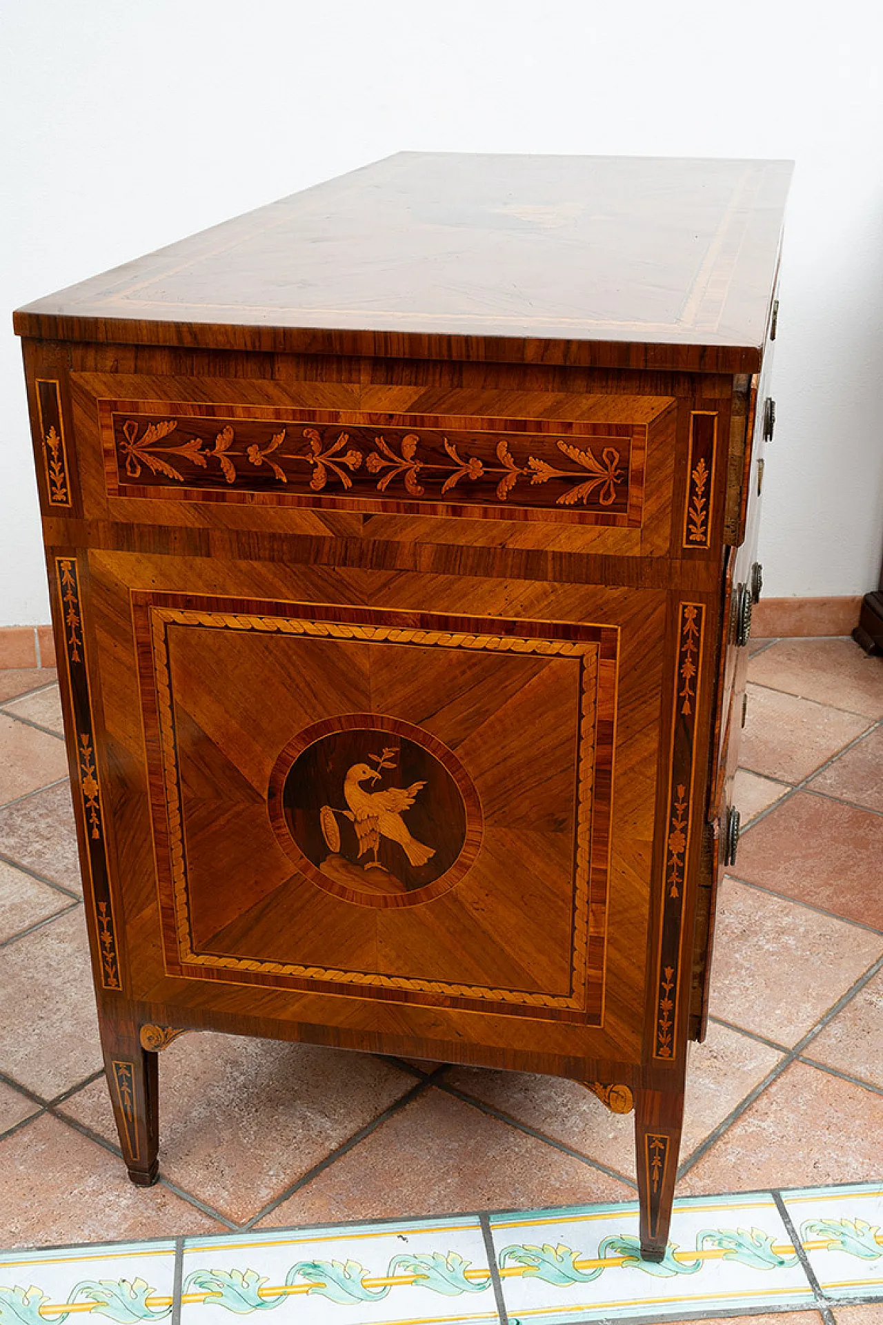 Louis XVI chest of drawers in precious woods, 18th century 8
