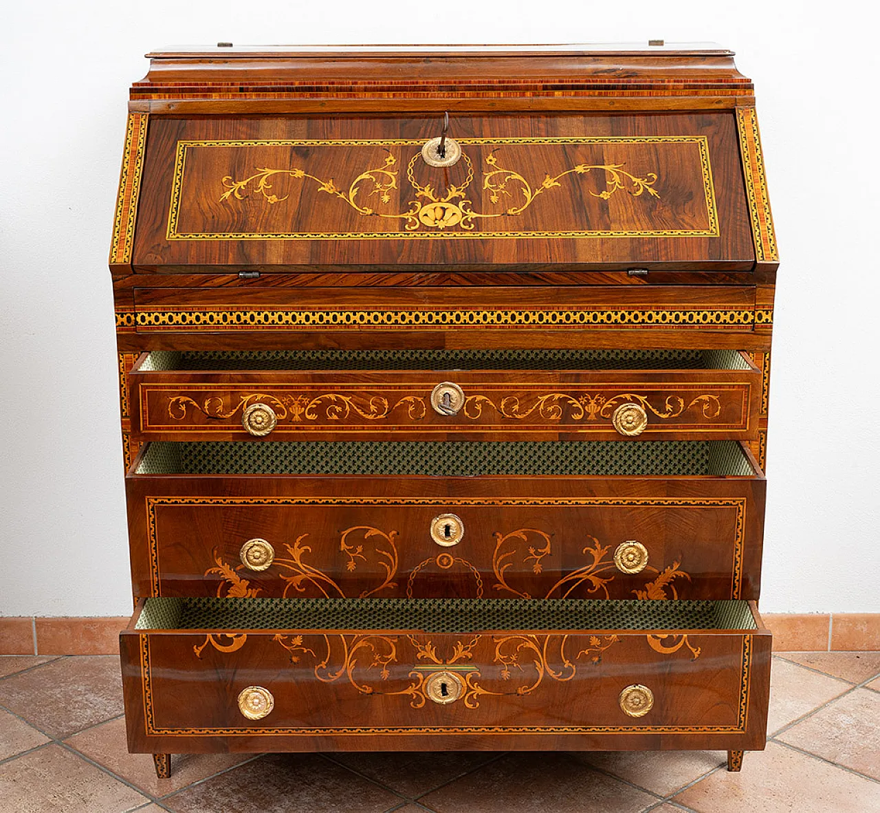 Louis XVI walnut veneer with inlays, 18th century 7