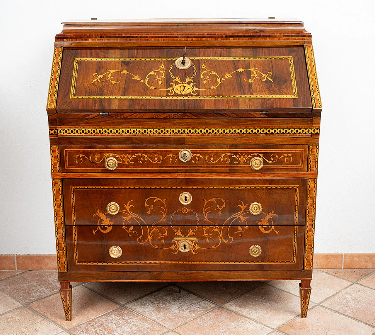 Louis XVI walnut veneer with inlays, 18th century 8