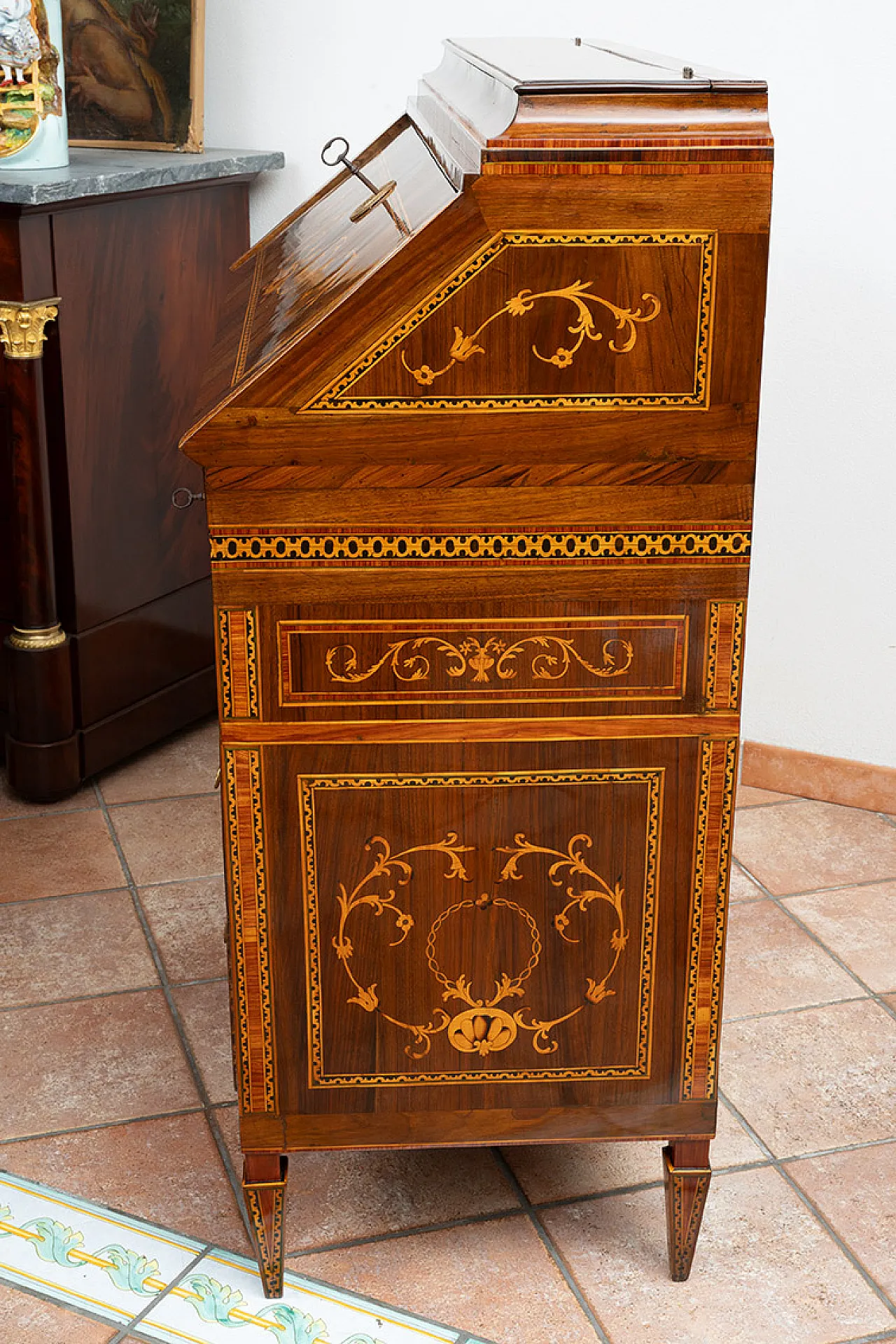 Louis XVI walnut veneer with inlays, 18th century 9