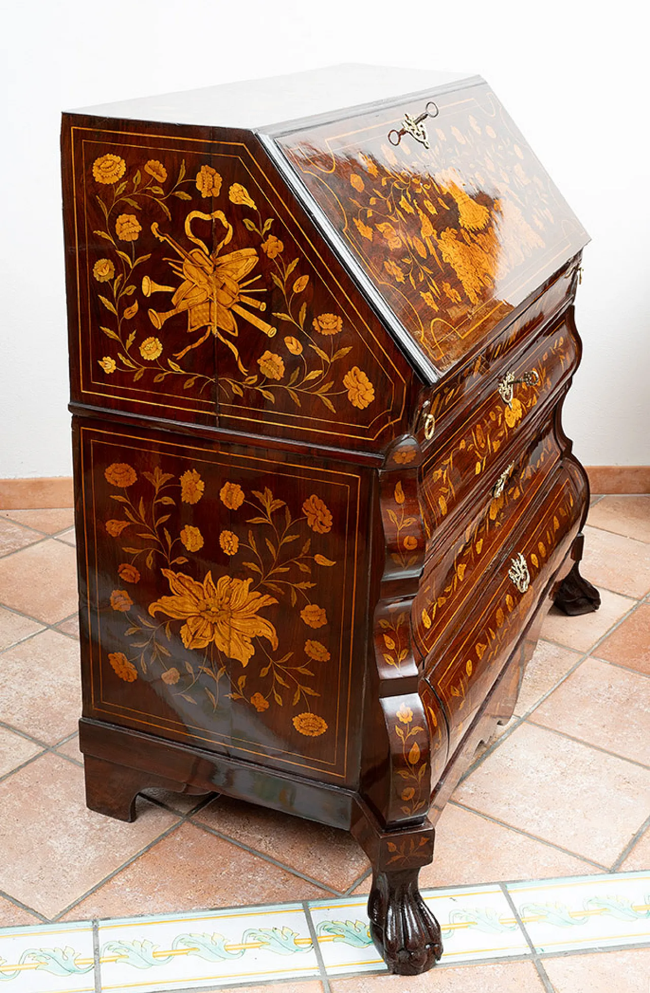 Dutch highboard in precious woods, 18th century 9