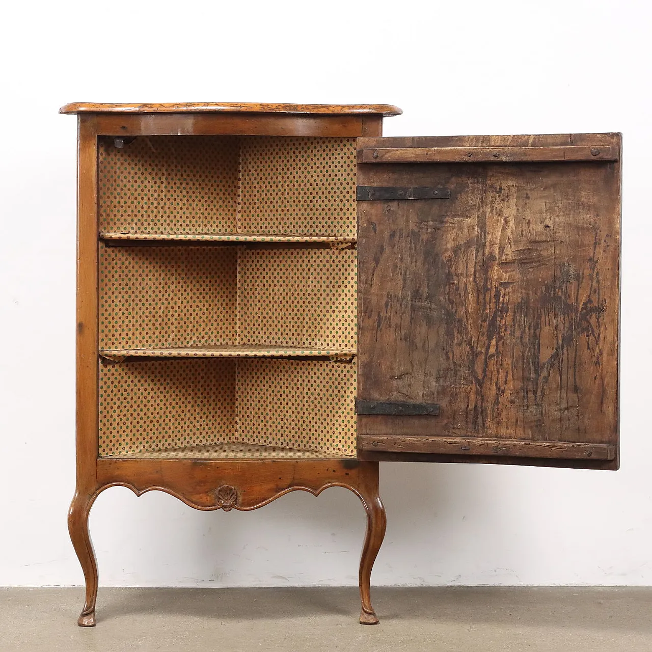 Baroque corner cupboard in walnut, 18th century 6
