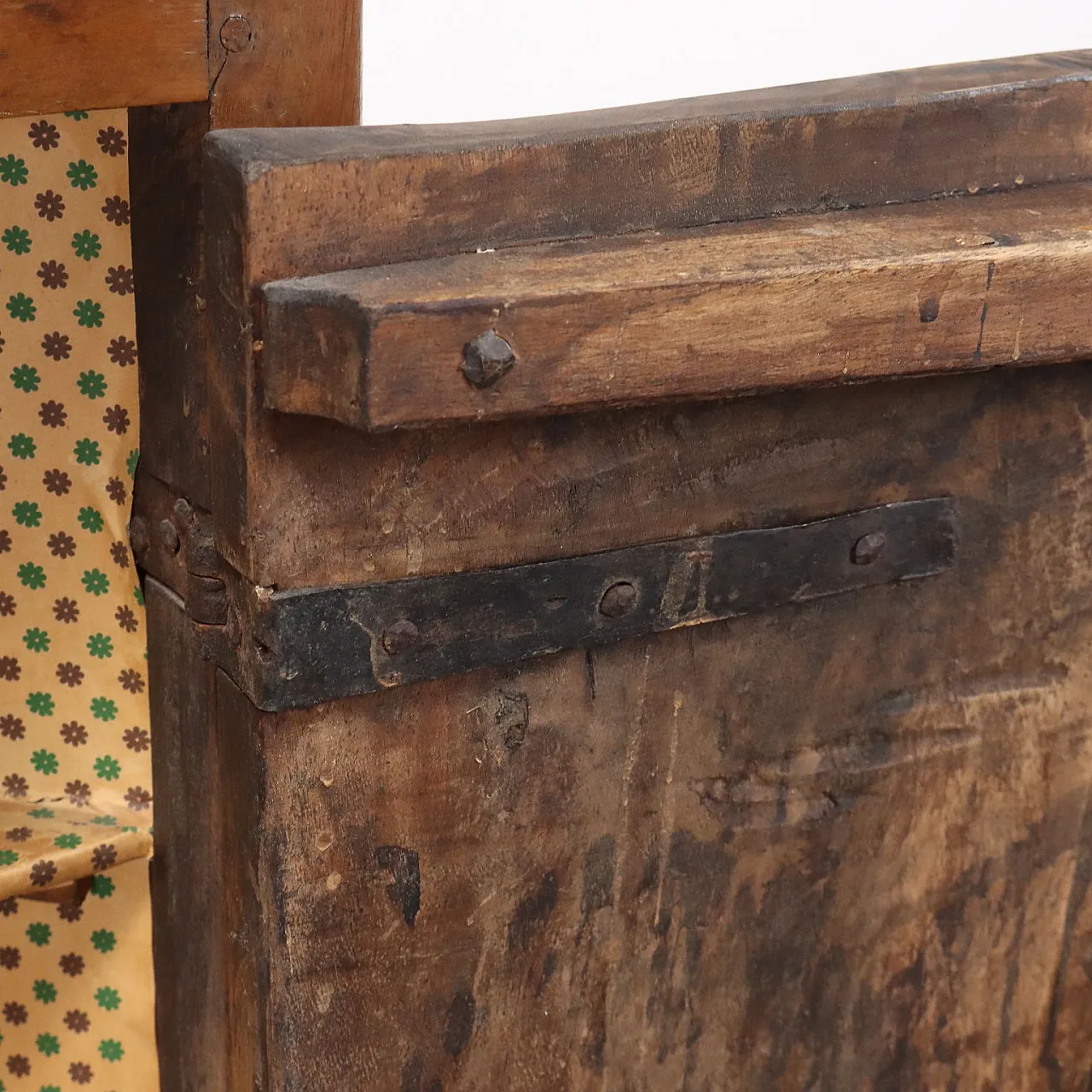 Baroque corner cupboard in walnut, 18th century 7