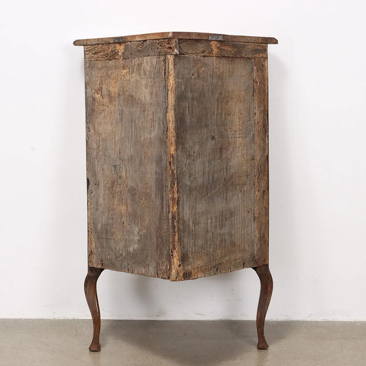 Baroque corner cupboard in walnut, 18th century 10