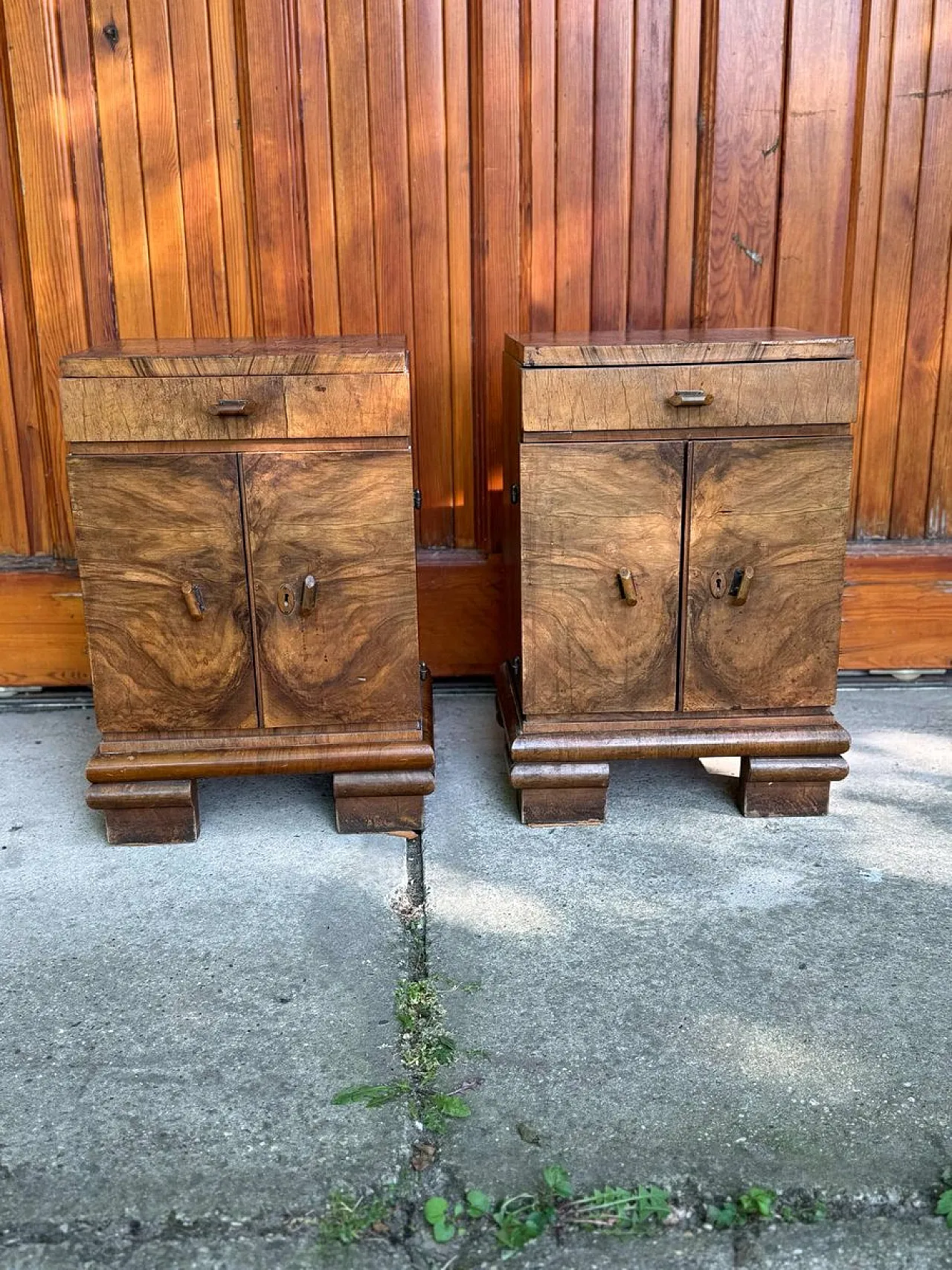 Coppia di cassettiere Art Déco impiallacciate in noce, anni '20 2