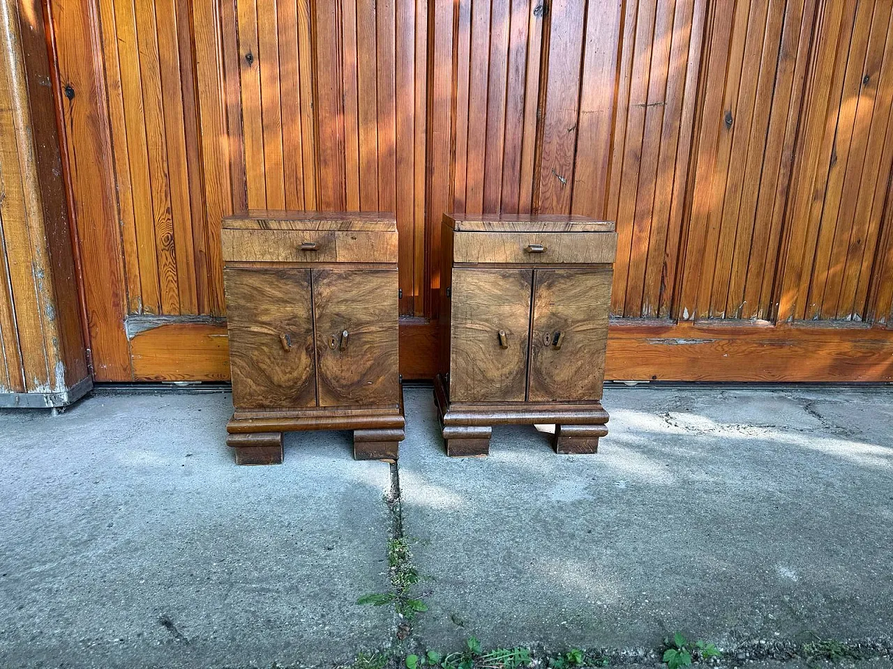 Coppia di cassettiere Art Déco impiallacciate in noce, anni '20 5