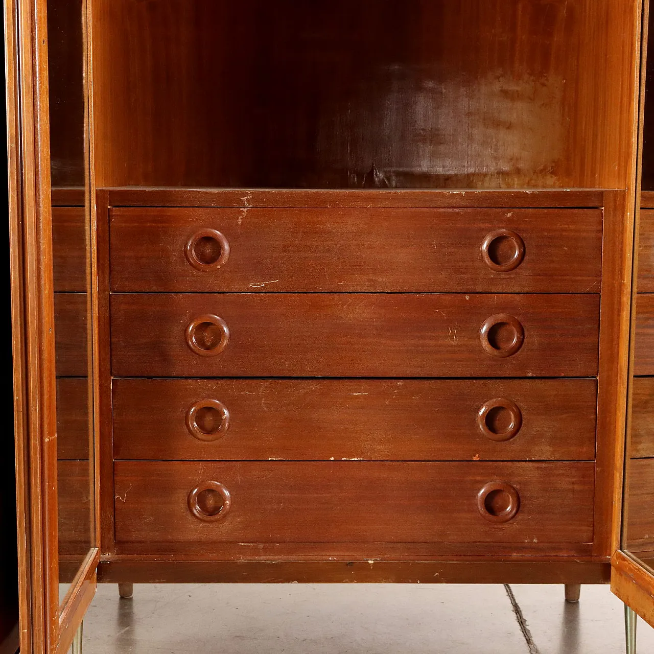 Armadio in noce impiallacciato e ottone, metà '900 5