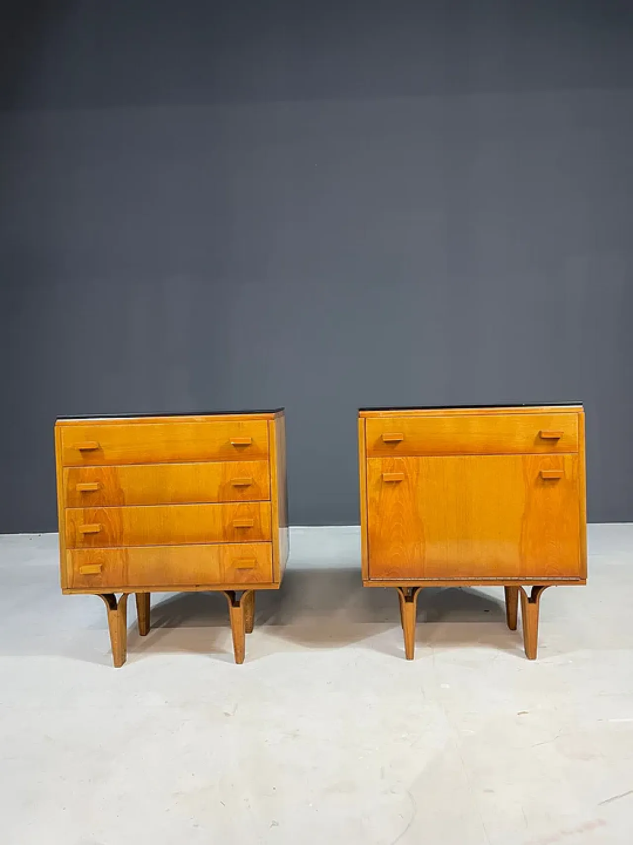 Coppia di comodini in legno di Nový Domov, anni '70 3