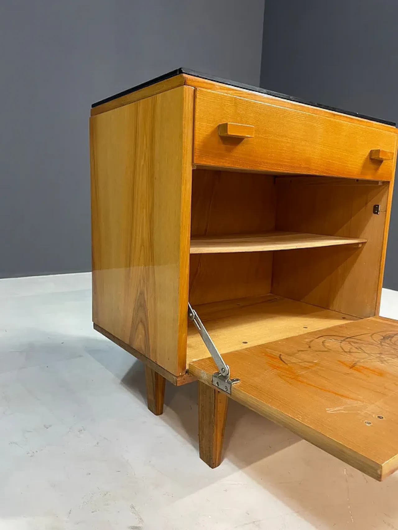 Coppia di comodini in legno di Nový Domov, anni '70 4