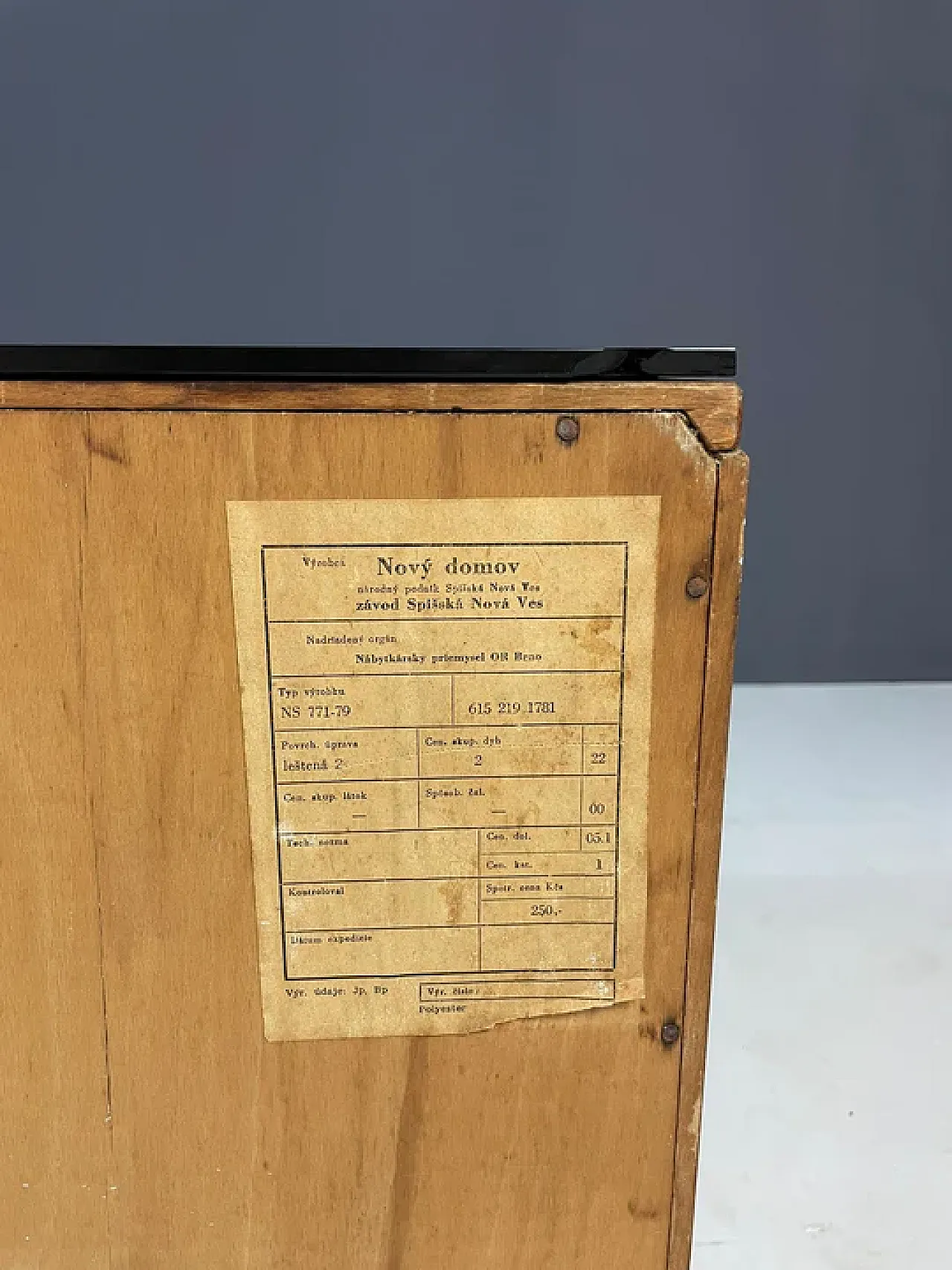 Coppia di comodini in legno di Nový Domov, anni '70 6