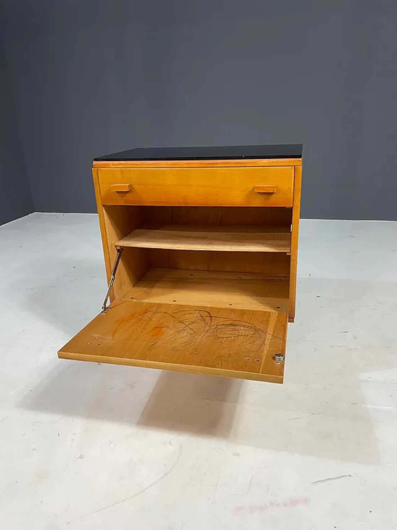 Coppia di comodini in legno di Nový Domov, anni '70 8