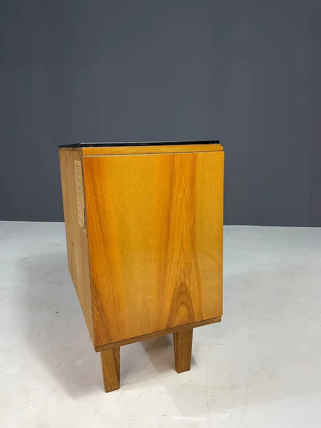 Coppia di comodini in legno di Nový Domov, anni '70 10